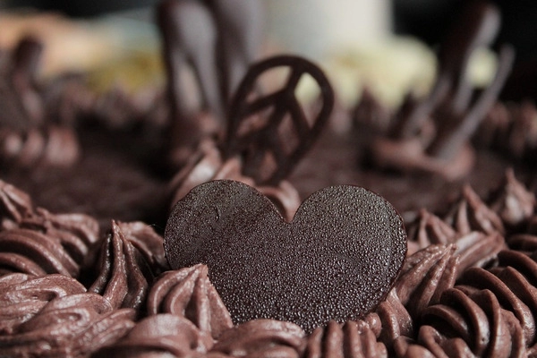 zo bereidt u boetseerchocolade voor banketbakkersdecoratie