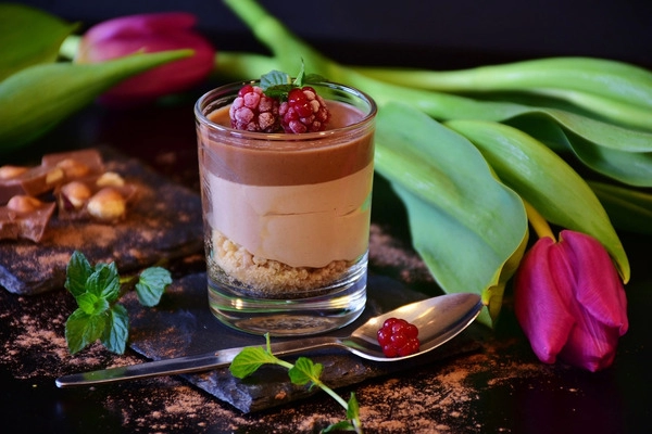 zo maak je een luchtige lichte en romige chocolademousse