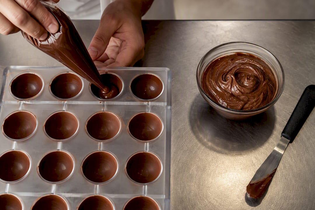 Chocoladeschelpen, klaar om gevuld te worden