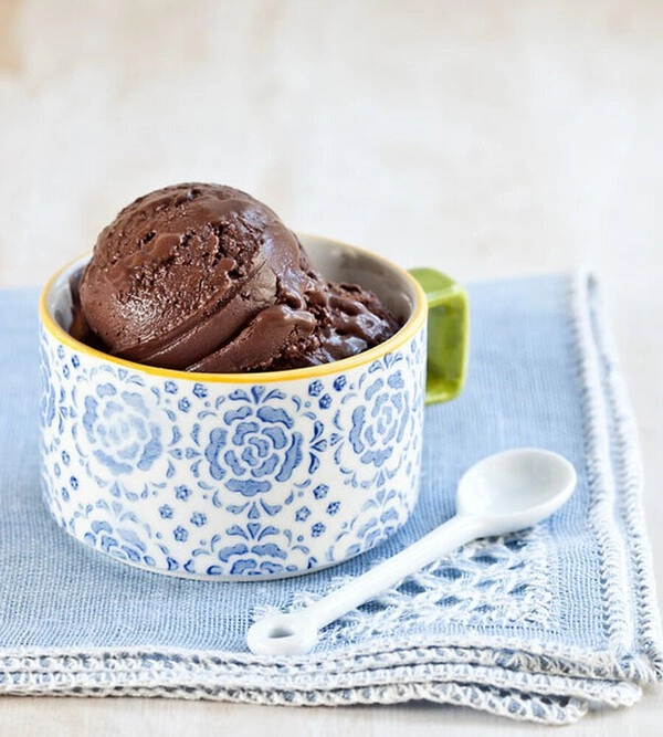 chocolade-ijs met chocoladekorst