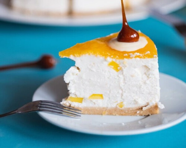 no-bake witte chocolade cheesecake met passievrucht