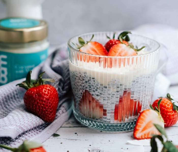 kokos chia pudding met aardbeien