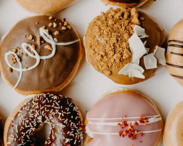 ruby chocolade donuts met frambozen