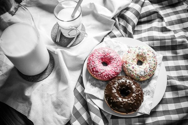 donuts met ananas witte chocolade en amandelen