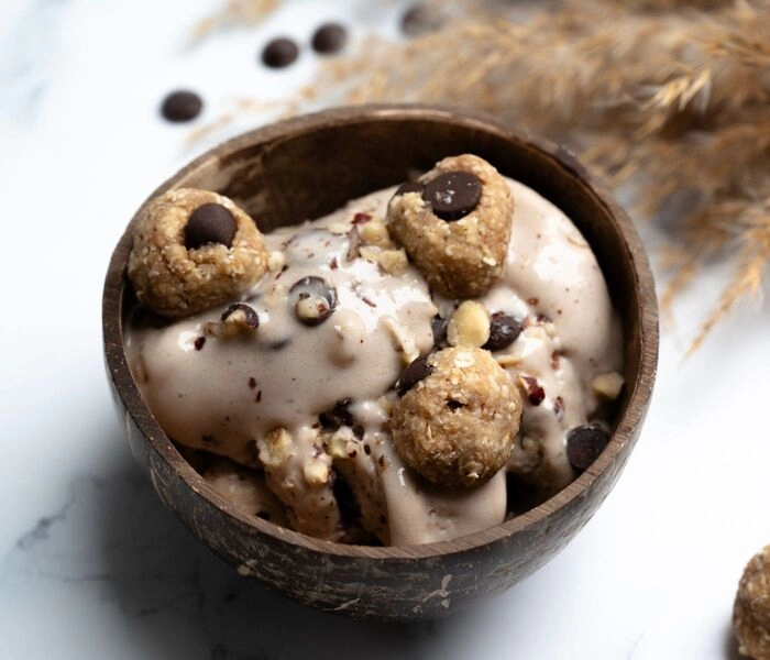 fit bananenijs met bolletjes met koekjesdeeg smaak