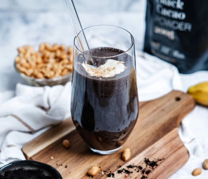 zwarte oreo-snickers smoothie