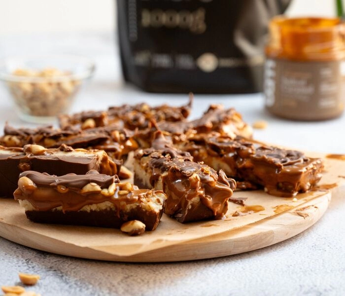 zelfgemaakte snickers - makkelijk dessert zonder bakken