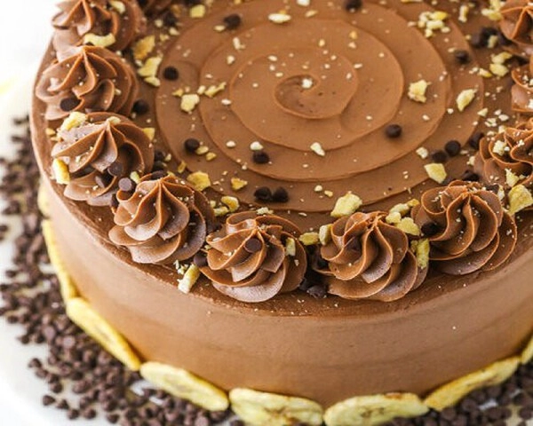 driedubbele chocoladetaart met bananen