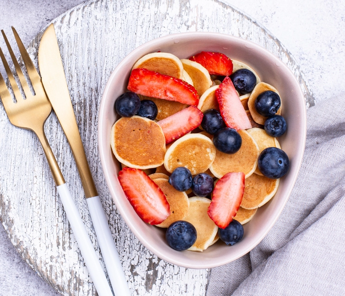 mini american pancakes met de nieuwe bam hazelnootpasta met cacao en zonder toegevoegde suiker