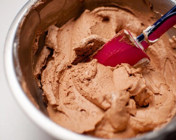 chocolademousse met frambozenvulling