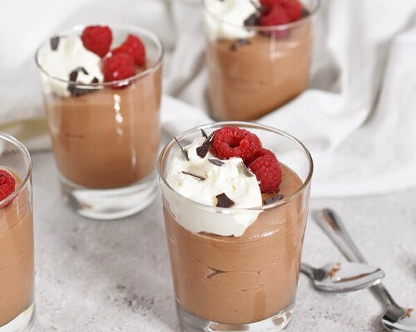 chocolademousse in een glas