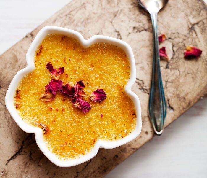 crème brulée met bam mango topping