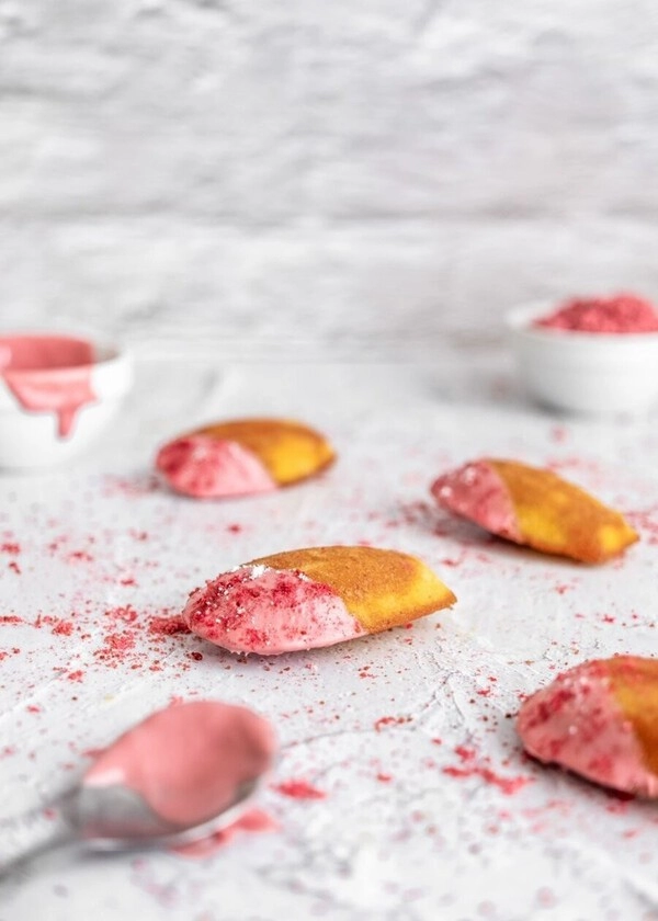madeleines met amandelen en ruby chocolade